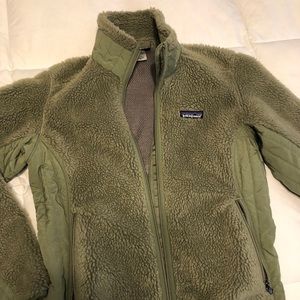 Exclusive olive Patagonia fleece zip-up jacket.